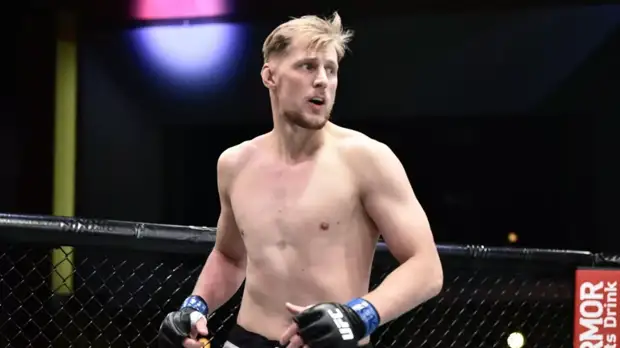 Экс-чемпион UFC Орловский сделал прогноз на бой россиянина Волкова с Оверимом