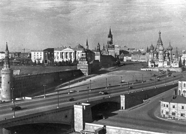 Москва в военное время/архивные кадры