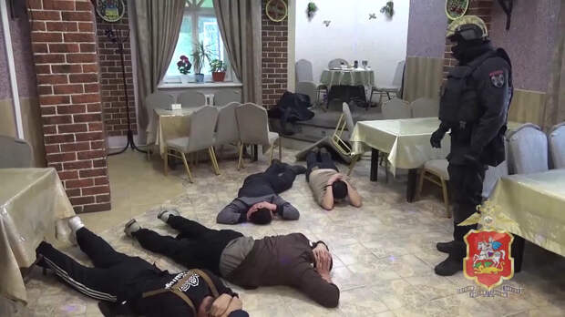 Чемодан, вокзал, аул: в Химках после массовых рейдов выдворяют 168 мигрантов