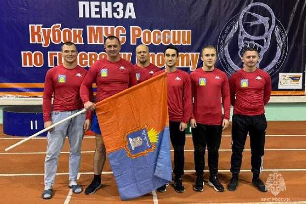 Тамбовчанин завоевал "бронзу" на Всероссийском Кубке МЧС России по гиревому спорту