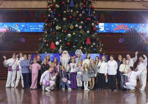 Новогоднее чудо произошло с сестричками из Искитимского района на «Елке Победы» в Москве