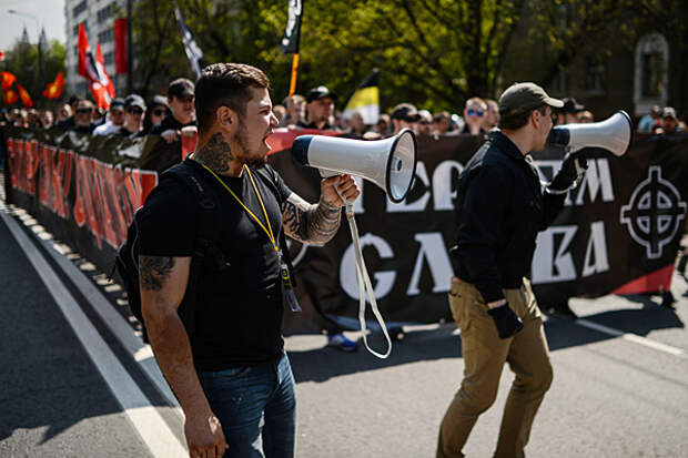 Участники первомайской демонстации в Москве. Фото: Владимир Астапкович