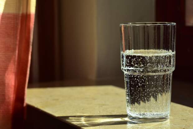Стакан воды пробудит от сонливости