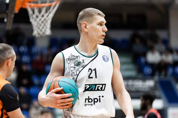 35 очков Кирилла Попова помогли БК «Пари НН» одолеть «Самару»