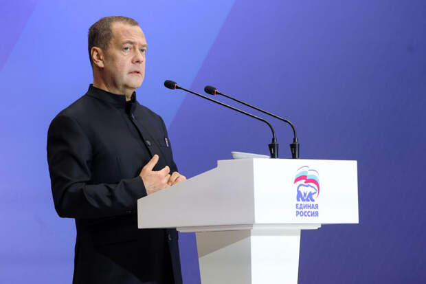 Медведев: Украина постепенно осознает, в какой ситуации она находится