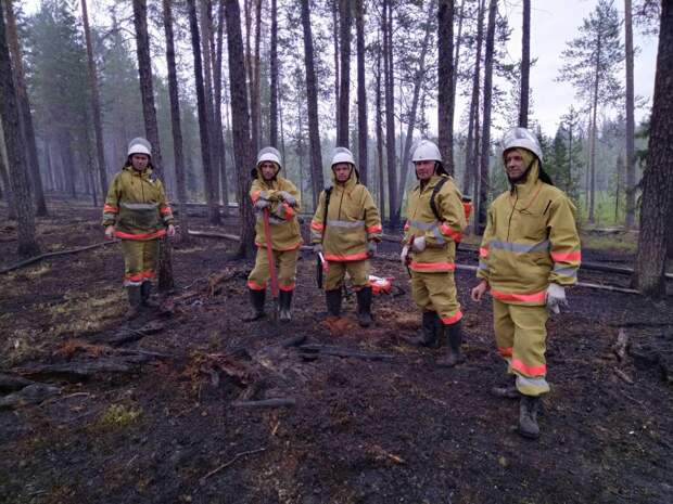 Пожарные из Удмуртии продолжают бороться с огнем в Республике Коми