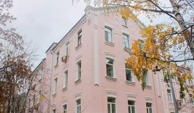 Специалисты обновили 35 домов с сандриками в Москве с начала года