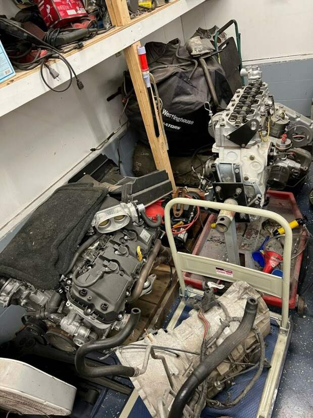 Коллекция из 37 старых Land Rover и запчастей к ним может стать вашей за 500.000 долларов