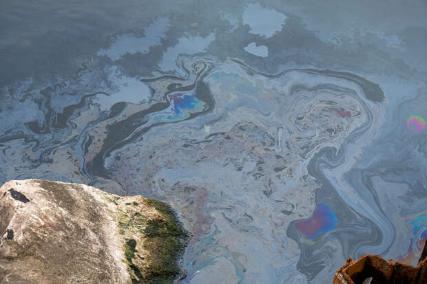 В Черном море обнаружили пятно нефтепродуктов