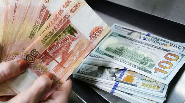 Финансист рассказал, почему сейчас надо покупать доллары 