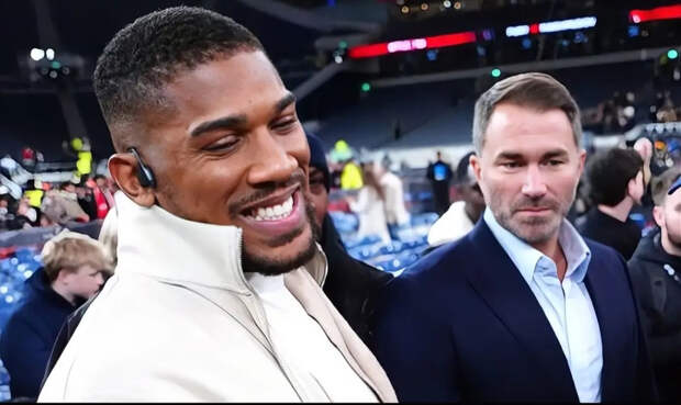 Тайсон Фьюри подписал контракт, но бой с Джошуа под угрозой. Что на самом деле происходит