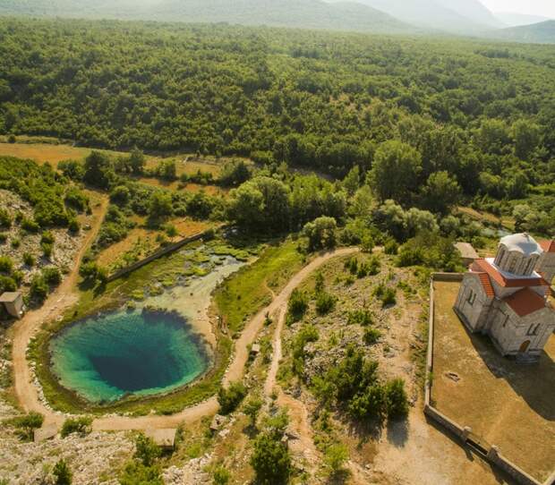 Источник реки Цетины в Хорватии, глубиной более 150 метров. Река, Хорватия, глубина, фотография, длиннопост, reddit