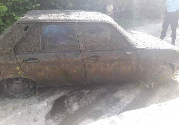 На дне пруда во Франции спустя 38 лет нашли угнанный Peugeot peugeot, авто, водоем, засуха, находка, пруд, угон, угон автомобиля