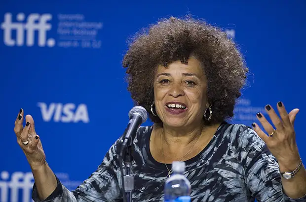 Свободу Анджеле Дэвис! Где сейчас темнокожая активистка...