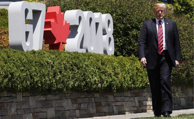 На фото: президент Дональд Трамп прибыл для участия в церемонии приветствия саммита G7, 8 июня 2018 года, в Шарлевуа, Канада