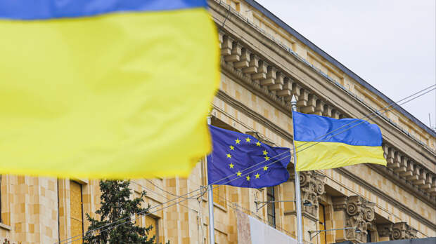 «Уступите место!» — во Франции мэры провинций массово снимают флаги ЕС и Украины