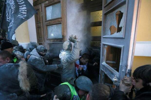 Зачем сторонники Саакашвили штурмовали Октябрьский дворец в Киеве?