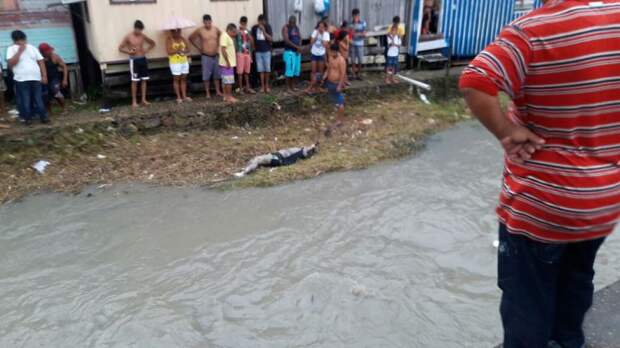 Дети купались в реке и нашли изуродованный труп
