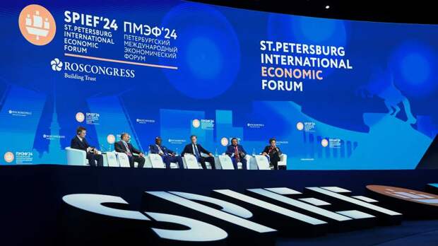 Мантуров заявил о работе правительства над озвученными Путиным на ПМЭФ вопросами
