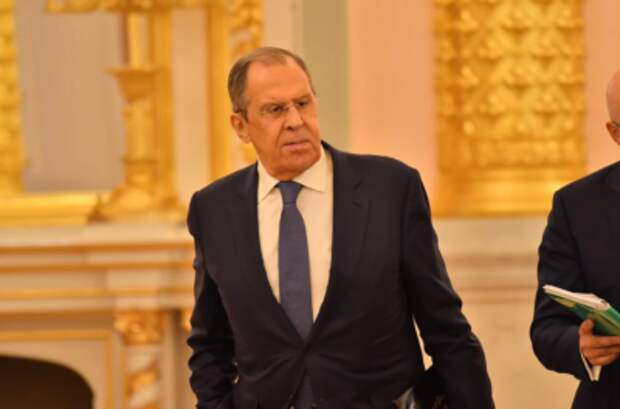 Лавров: Словакия и Венгрия не дают заправляющим в ЕС «фюрерам» превратить его в «военную машину»