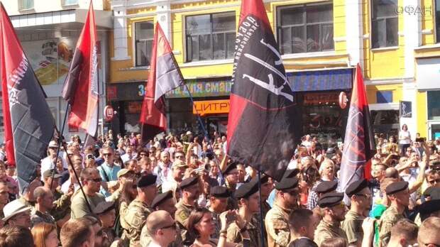 Колесниченко уверен, что в разгуле национализма на Украине виновен сам Янукович Колесниченко уверен, что в разгуле национализма на Украине виновен сам Янукович