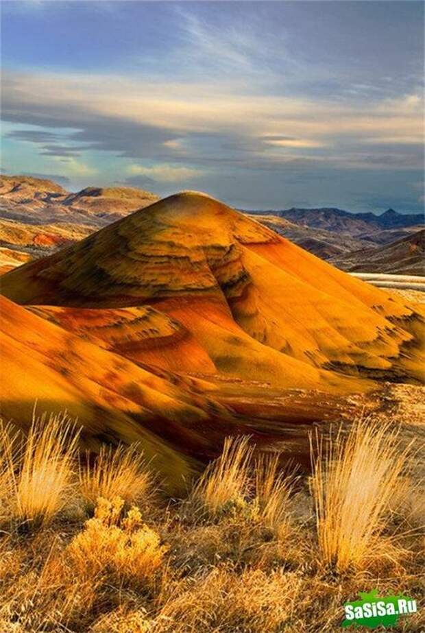 Окрашенные Холмы (Painted Hills), штат Орегон, США фото