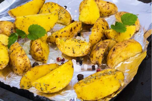 Какую сторону фольги использовать при запекании? Какую сторону фольги использовать при запекании?