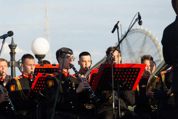 Грандиозным концертом на набережной Амура в городе Благовещенске завершился военно-музыкальный фестиваль «Виват, Амур!»