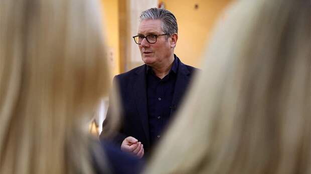 Опрос показал желание более половины британцев отставки Стармера и главы минфина Ривза