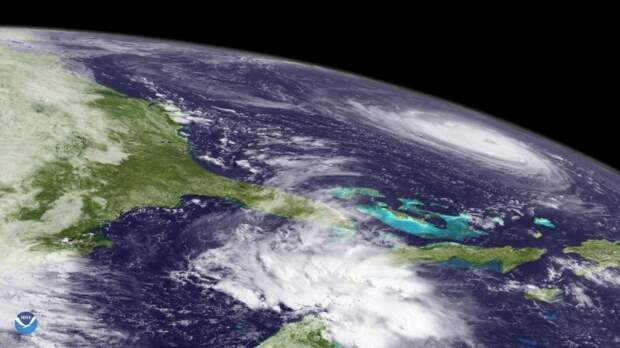 Принято считать, согласно шкале Бофорта, что шторм переходит в ураган при скорости ветра более 117 км/ч (или 30 м/c). «Наш» Флоренс имеет скорости 54 м/с. nasa, космос, мкс, природа, стихия, ураган, фото, фотографии