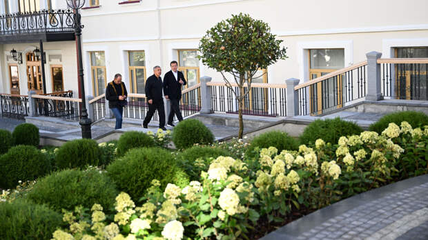 Рустам Минниханов и Ильсур Метшин осмотрели благоустроенный сквер «Зилант»