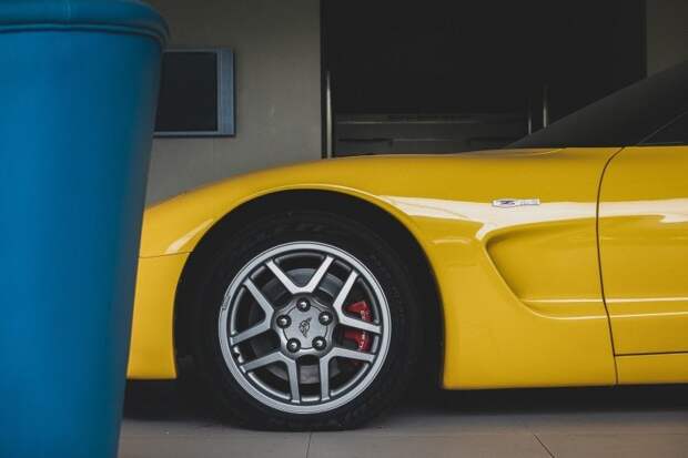 Porsche Carrera GT стоит уже 8 лет: заброшенный дилерский центр суперкаров в Китае