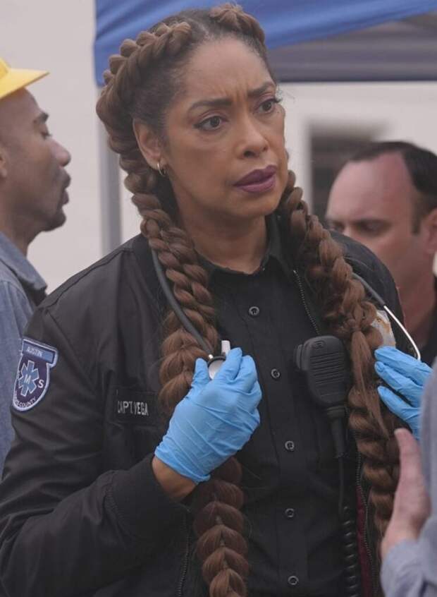 Bold Moves -tall - 9-1-1: Lone Star Season 4 Episode 16