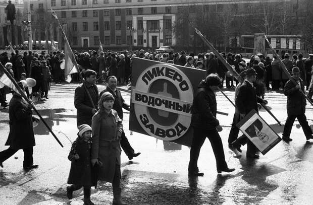 Убогие советские пословицы и поговорки.