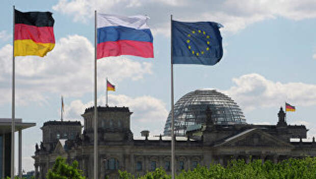 Флаги Германии, России и ЕС. Архивное фото