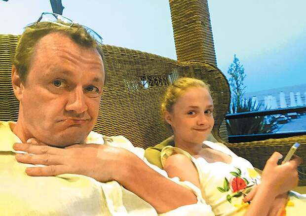 Владимир Шевельков с дочерью. / Фото: www.tele.ru