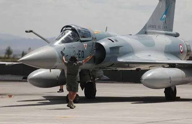 Макрон анонсировал передачу Украине истребителей Mirage-2000 из состава ВВС