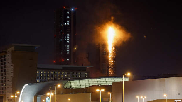 Пожар охватил 30-этажный жилой дом в Бахрейне