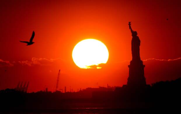 «Опасный покер» и «унижение» Трампа: американские СМИ спорят о перемирии Ирана и США