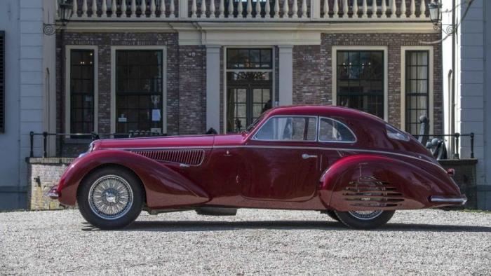 Редкий олдтаймер Alfa Romeo 8C 2900B Touring Berlinetta