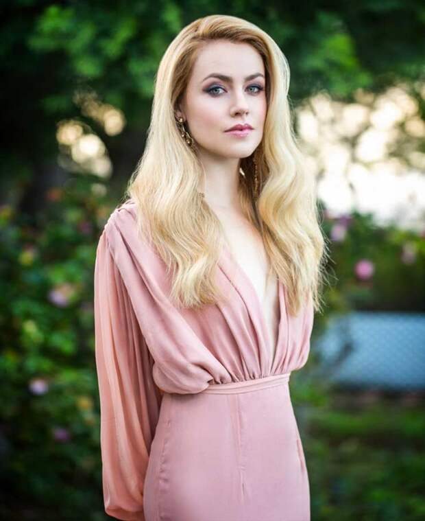 Аманда Шулл (Amanda Schull)