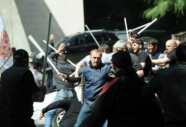 Georgian opposition activists clash with