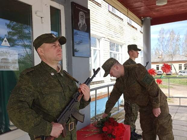 В Смоленской области увековечили память героя спецоперации Артура Кнырова (фото)
