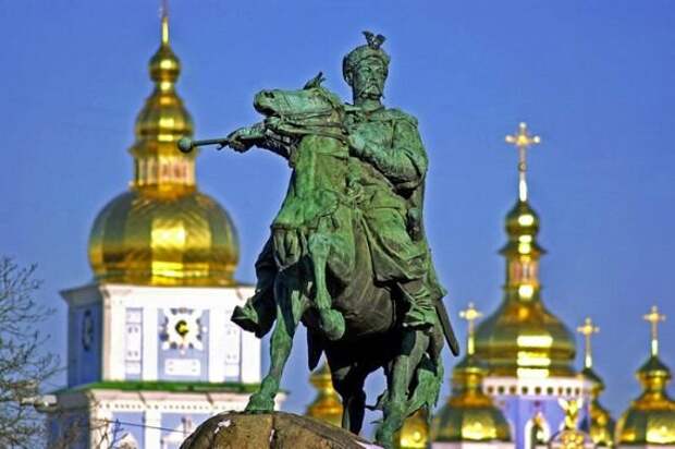 Памятник Богдану Хмельницкому в Киеве. Этот местный феодал не думал ни о какой независимой Украине, просто он хотел поменять подданство