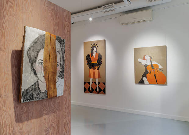 Экспозиция выставки «Леда съела лебедя»