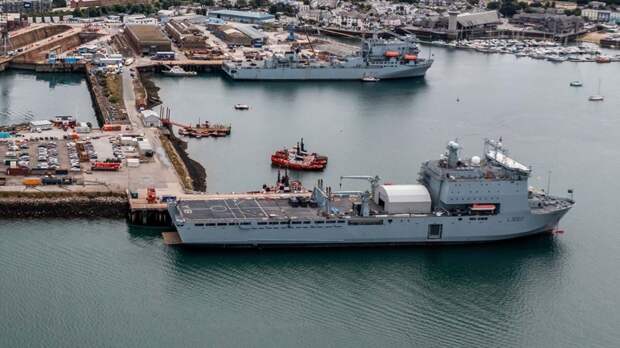 Британский десантный корабль в роли "матки" дронов может направиться к Ормузскому проливу