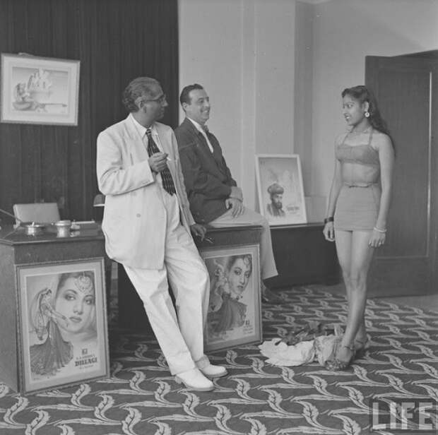21 редкое фото того, как проходил кастинг в Болливуде в 1951 году