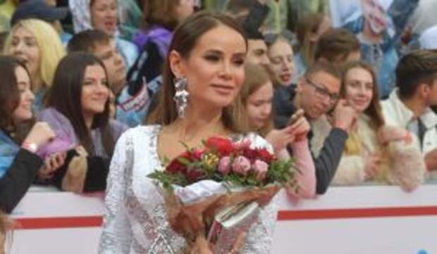 «Лежу в слезах»: маленького cына Айзы Анохиной срочно доставили в больницу