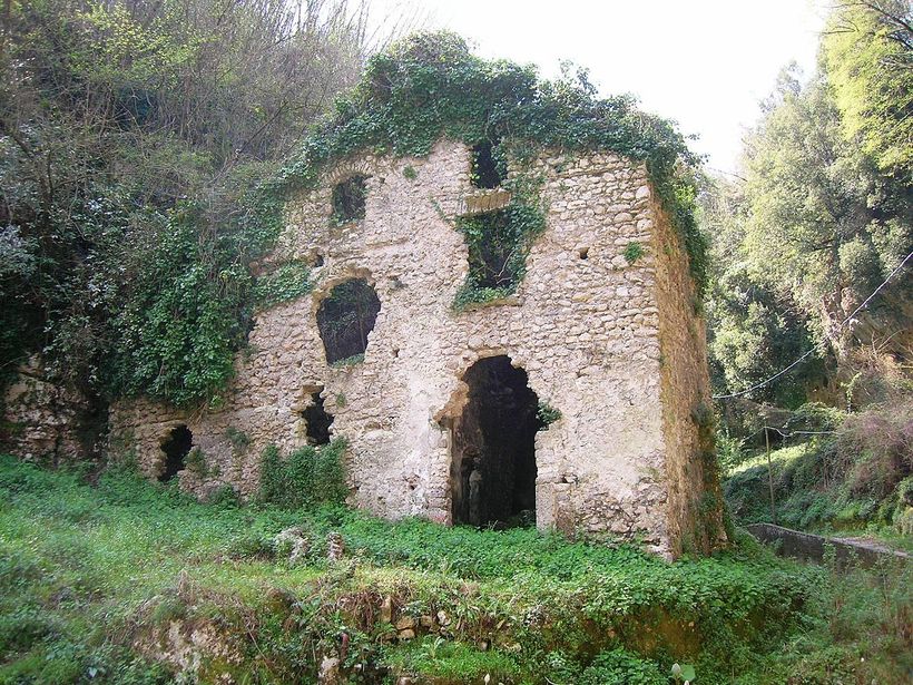 Valley of the Mills — заброшенные мельницы на дне ущелья в Италии