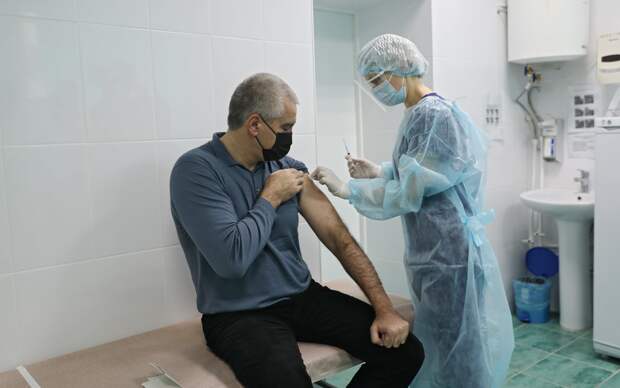 Глава Крыма привился вакциной от коронавирусной инфекции